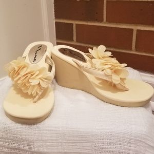 Nina cream wedges